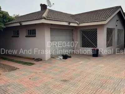 House For Sale in Zimre Park