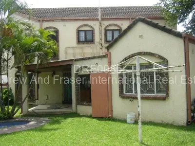 Townhouse/Cluster For Rent in Newlands