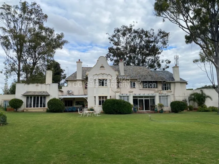 House for Sale in Suburbs