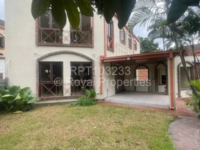 Townhouse/Cluster For Rent in Newlands