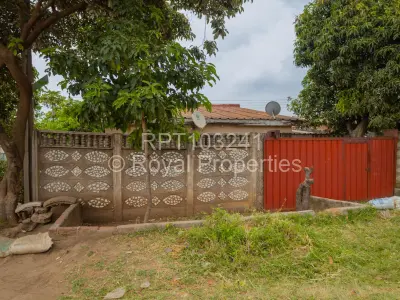 House For Sale in Mufakose