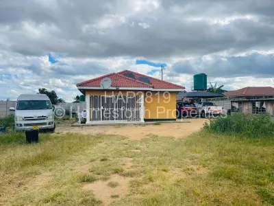 Cottage/Garden Flat For Sale in Zimre Park