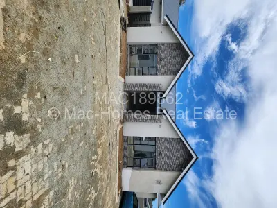 Townhouse/Cluster For Sale in Borrowdale West
