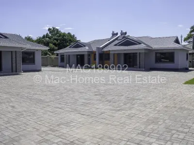 Townhouse/Cluster For Sale in Waterfalls