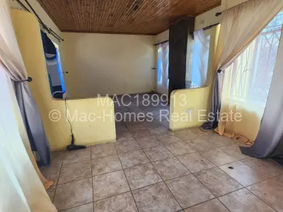 House For Sale in Greendale