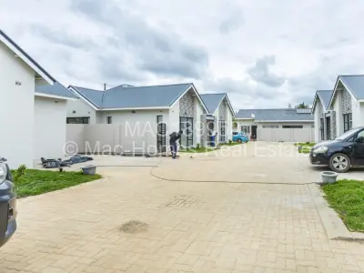 Townhouse/Cluster For Sale in Borrowdale West