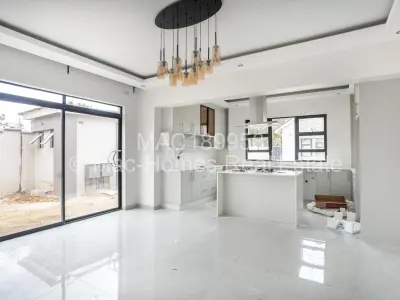 Townhouse/Cluster For Sale in Borrowdale West