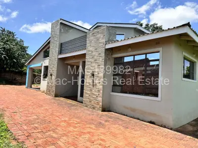 Townhouse/Cluster For Sale in Borrowdale West