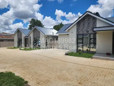 Townhouse/Cluster For Sale in Borrowdale West