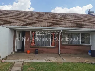 Cottage/Garden Flat For Sale in Avondale