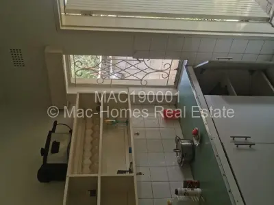 Cottage/Garden Flat For Sale in Avondale