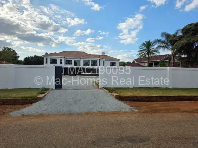 House For Sale in Borrowdale West