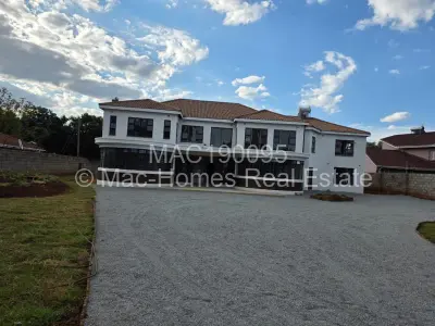 House For Sale in Borrowdale West