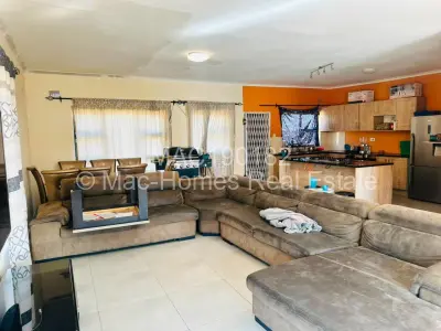 House For Sale in Rockview