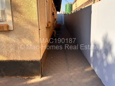 House For Sale in Hatcliffe