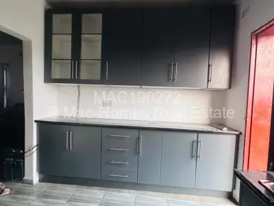 Cottage/Garden Flat For Sale in Sandton Park