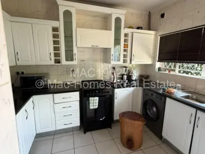 Cottage/Garden Flat For Sale in Greystone Park
