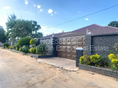 House to Rent in Zimre Park