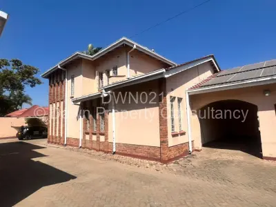 Townhouse/Cluster For Sale in Newlands