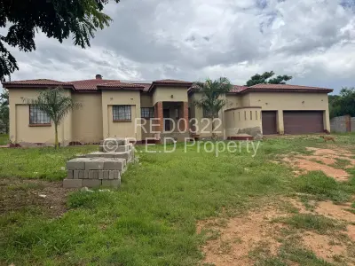 House For Sale in Lochview