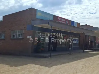 Retail/Shop For Sale in Luveve