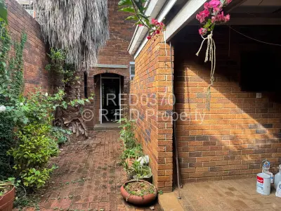 House For Sale in Ascot