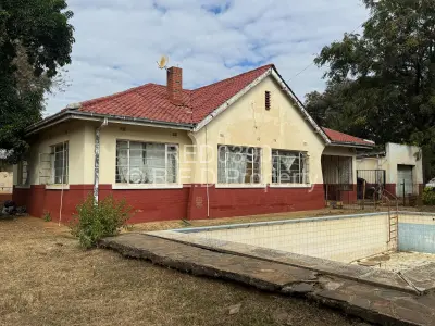 House For Sale in Famona