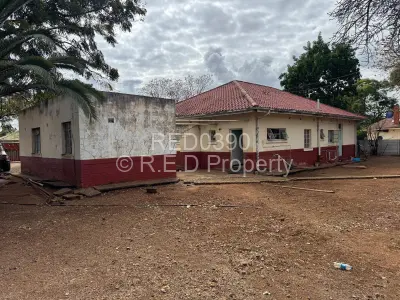 House For Sale in Famona