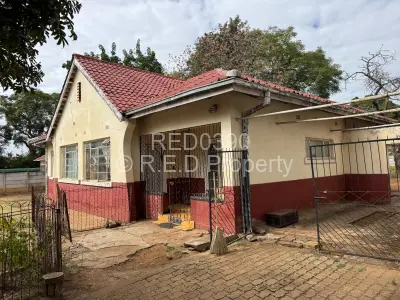 House For Sale in Famona