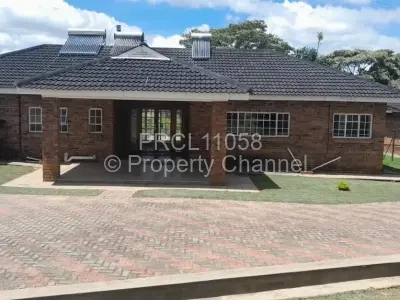 Townhouse/Complex/Cluster to Rent in Borrowdale Brooke