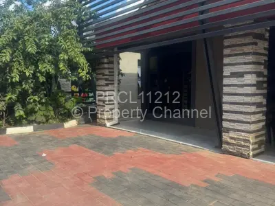 Retail/Shop For Rent in Avenues