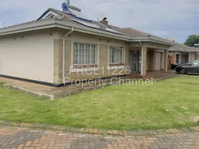 Townhouse/Cluster For Sale in Waterfalls