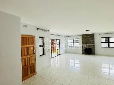 Townhouse/Cluster For Rent in Newlands
