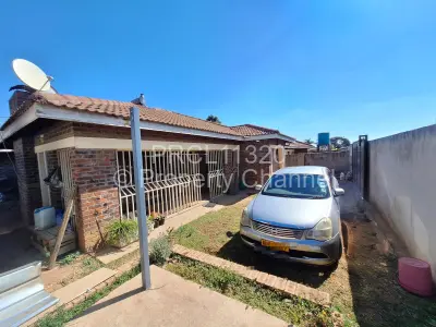 House For Sale in Mainway Meadows