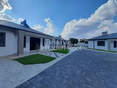 Flat/Apartment For Rent in Waterfalls