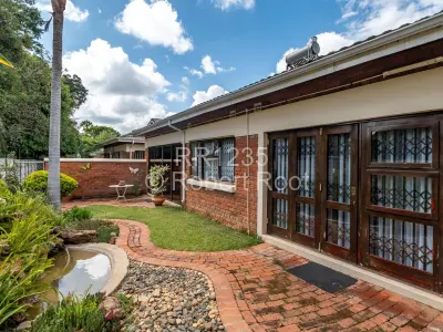 Townhouse/Cluster For Sale in Newlands