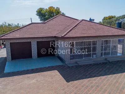 House For Sale in Monavale