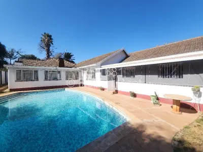 Cottage/Garden Flat For Rent in Alexandra Park