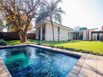 Townhouse/Cluster For Sale in Newlands