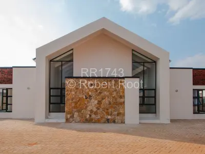 Townhouse/Cluster For Sale in Pomona