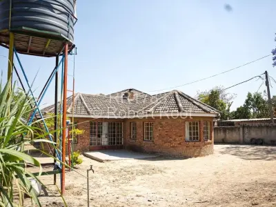 House For Sale in Mainway Meadows