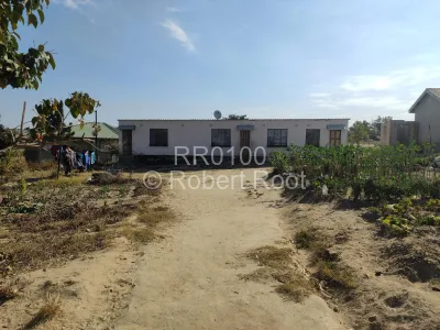 Cottage/Garden Flat for Sale in Eastview