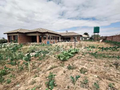 House for Sale in Whitecliff