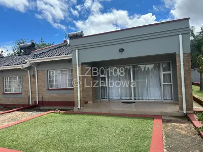 Townhouse/Cluster For Rent in Newlands