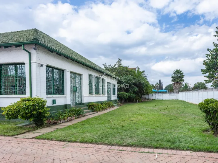 Commercial Property for Sale in Avenues