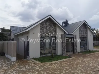 Townhouse/Cluster For Sale in Borrowdale West