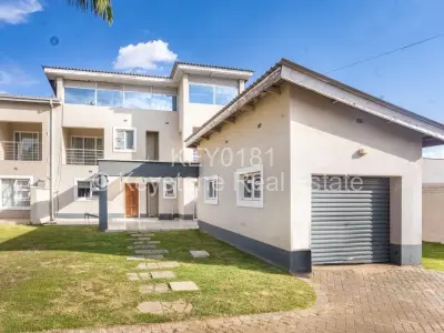 Townhouse/Cluster For Sale in Avondale West