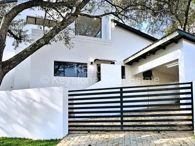 Townhouse/Cluster For Sale in Bryanston