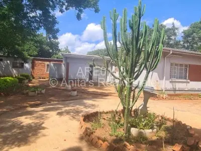 House For Sale in Hillcrest