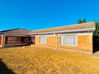 House For Sale in Selbourne Park